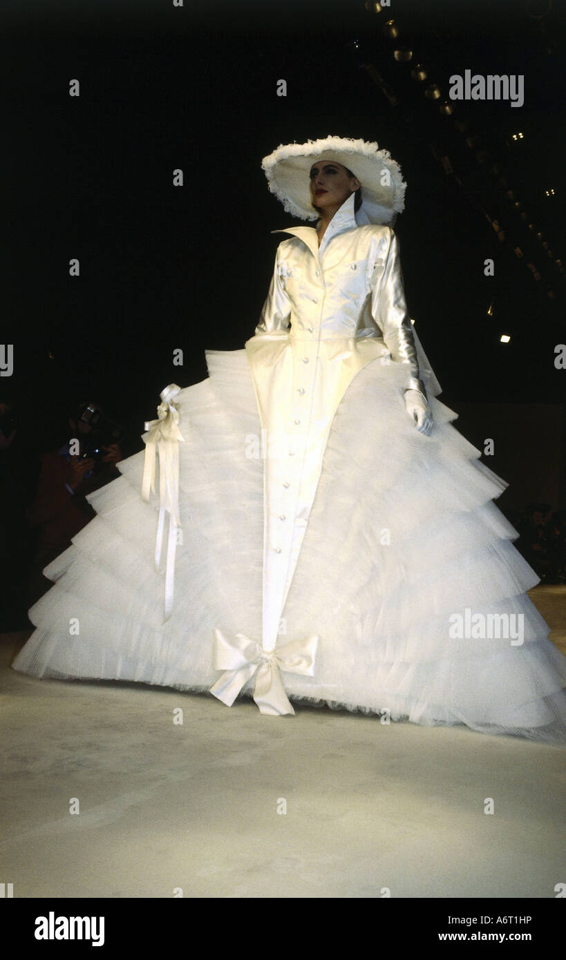 Moda, 1980s, manichino, lunghezza intera, vestito, passerella, primavera estate, Haute-Couture, di Chanel, Parigi, 1987, Foto Stock