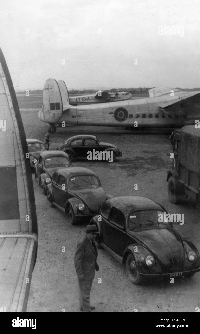 Polizia, Germania, carico Volkswagen Beetle polizia automobili per la polizia di Berlino Ovest, Wunstorf base aerea, 20.9.1948, Foto Stock
