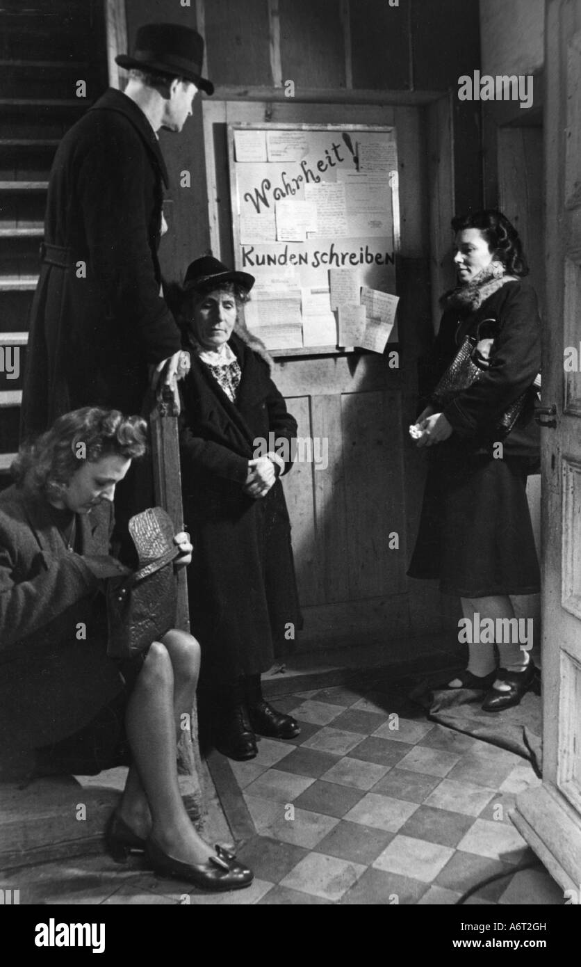 Eventi, epoca del dopoguerra, persone, sala d'attesa di un fortuneteller, Monaco di Baviera, primavera 1948, Foto Stock