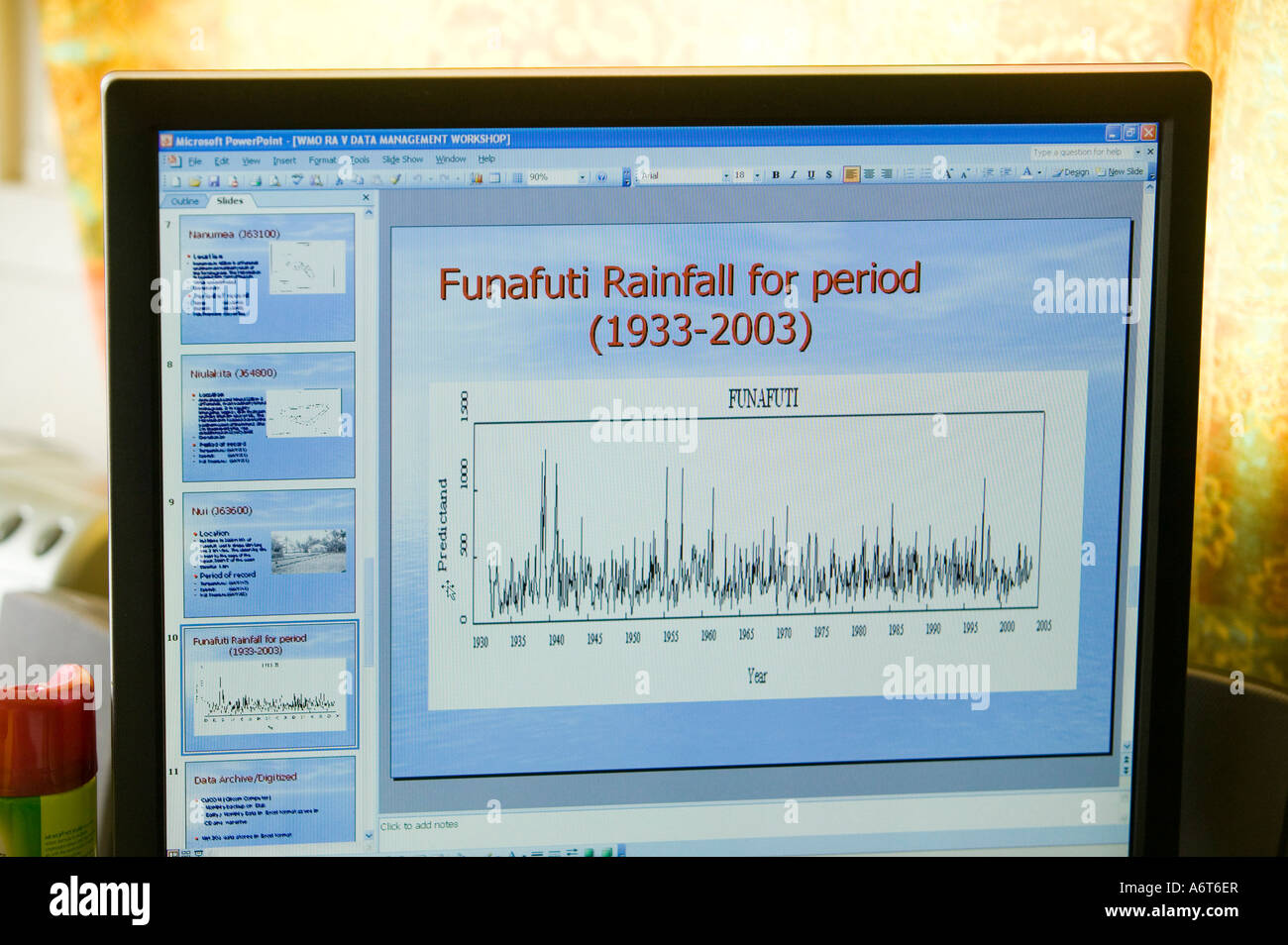 Computer che mostra le precipitazioni nelle figure su Funafuti, Tuvalu Foto Stock