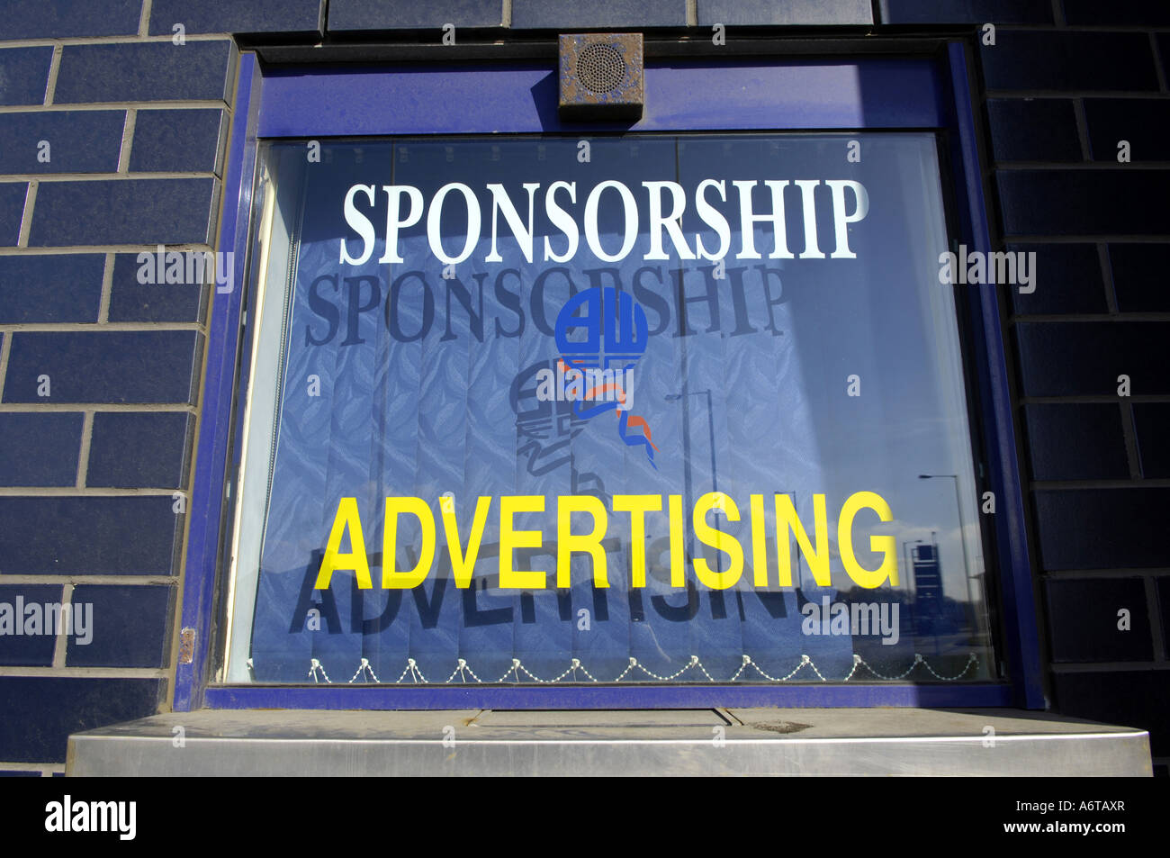 La pubblicità di sponsorizzazione Bolton Wanderers Inghilterra inglese colore colore football club premier league premiership bnfc lancashire Foto Stock