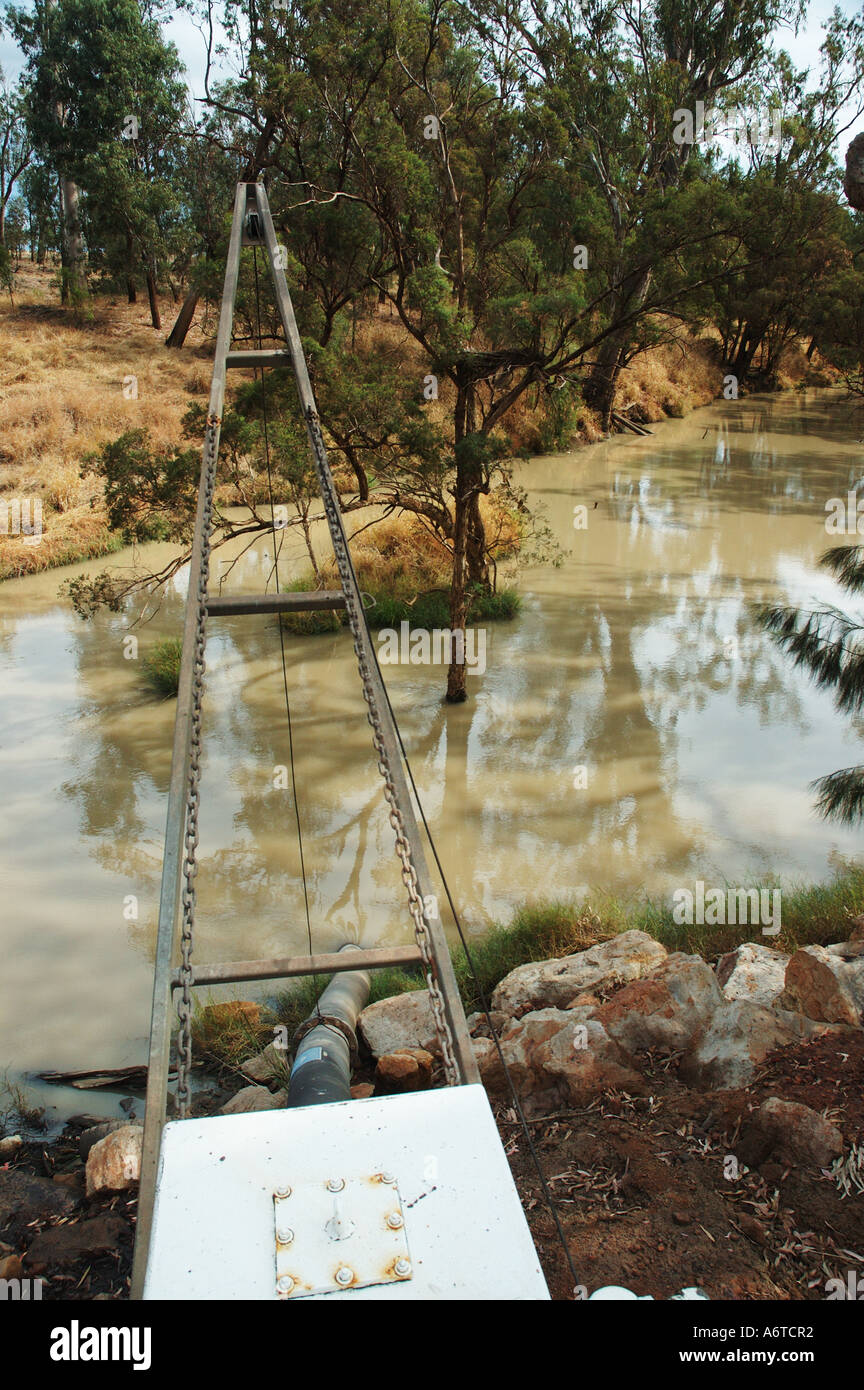 Il braccio mobile sulla pompa acqua alimentati a diesel pompa di acqua in grado di essere spostato incase di alluvione del Queensland Australiano australia Foto Stock