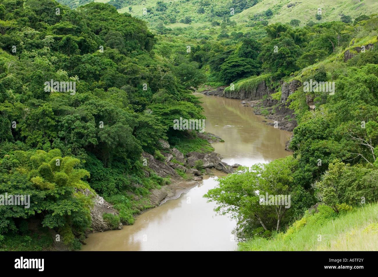 Un fiume nelle Highlands Fijiano, Fij Foto Stock