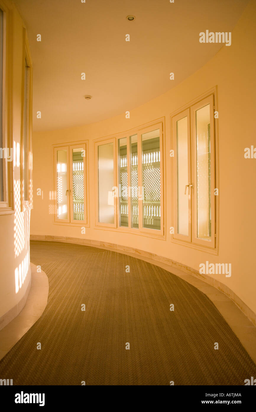 Corridoio circolare in hotel a Gerba Tunisia Foto Stock