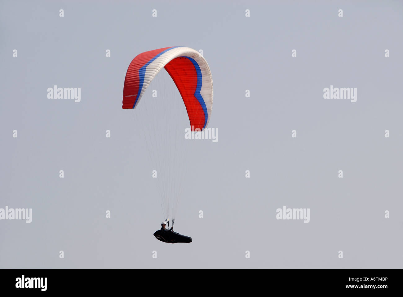 Parapendio nel cielo Foto Stock