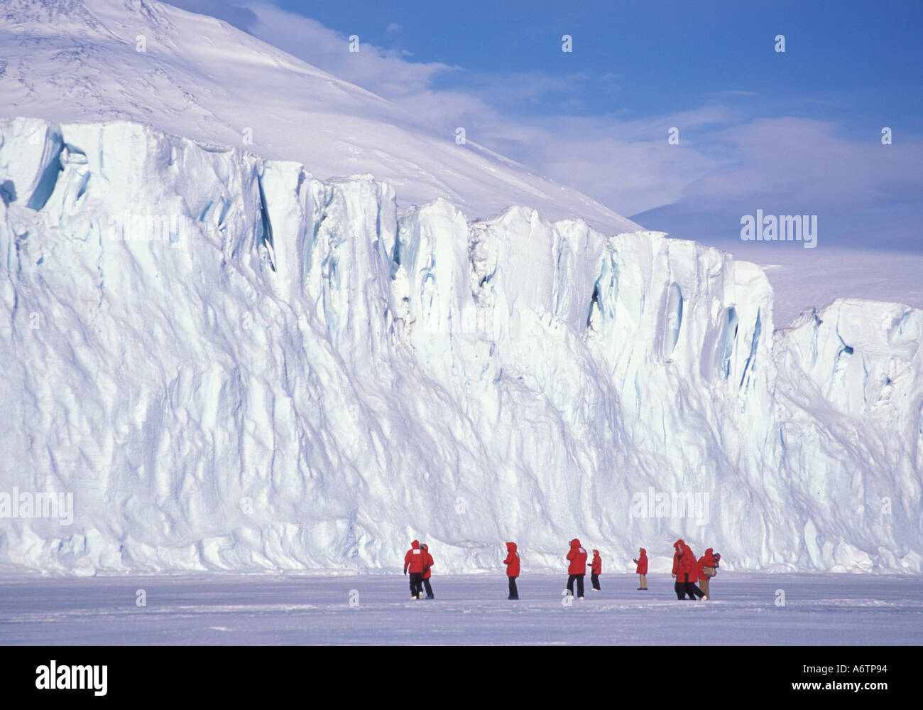 L'Antartide, Ross Island, McMurdo Sound, osservatori ai piedi del ghiacciaio Barne Foto Stock