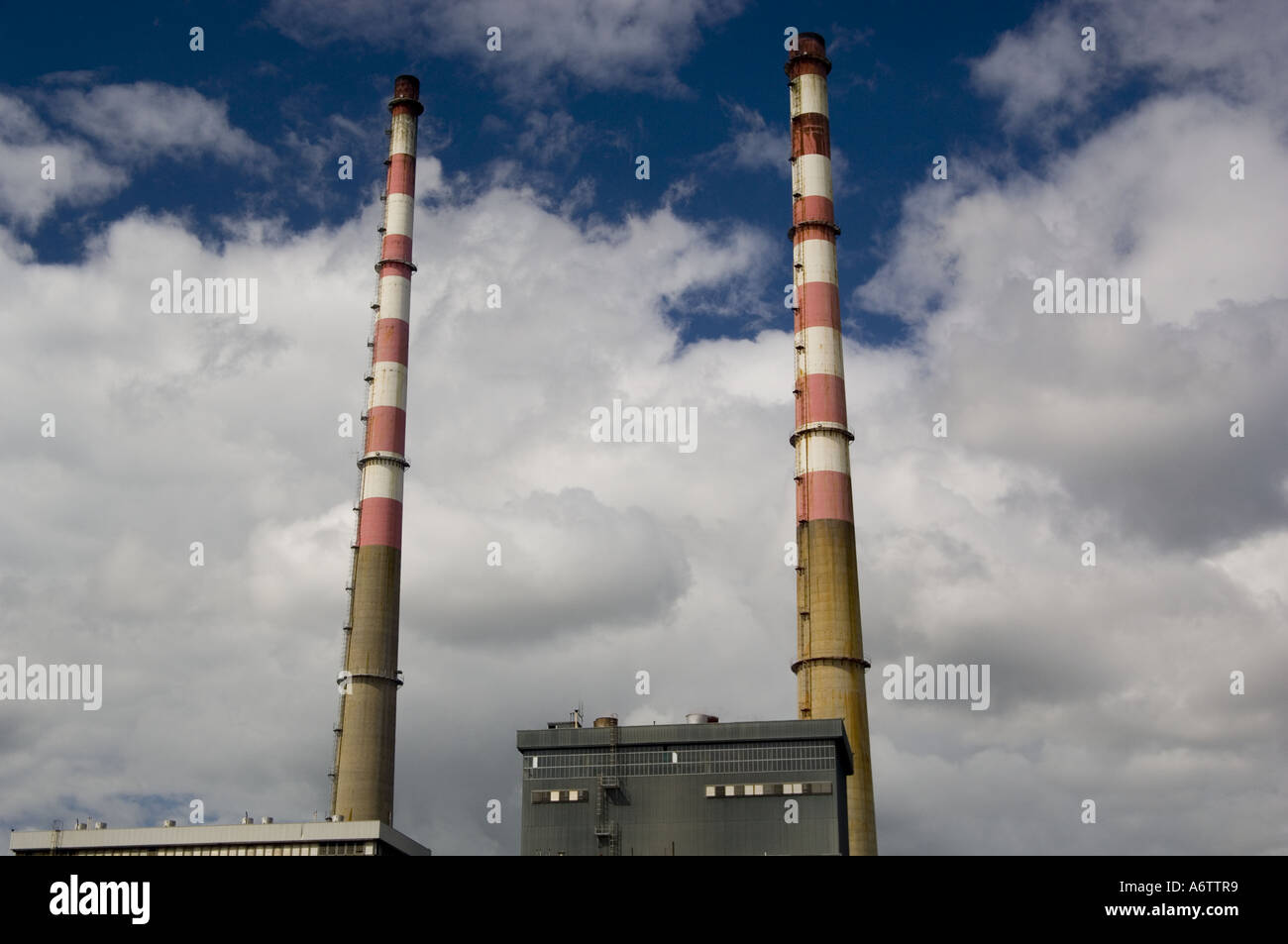 Fumo di Poolbeg pile 2 Foto Stock