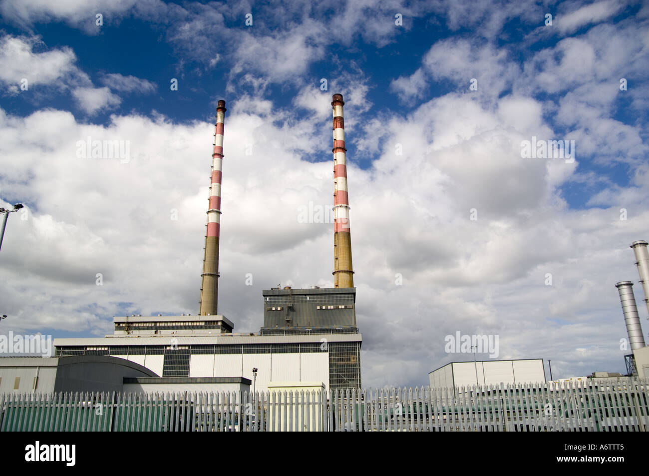 Poolbeg pile di fumo Foto Stock