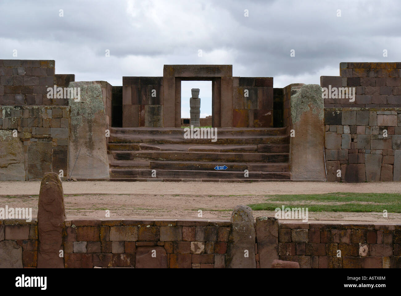 Runis dei templi Tihuanaku, Bolivia Foto Stock