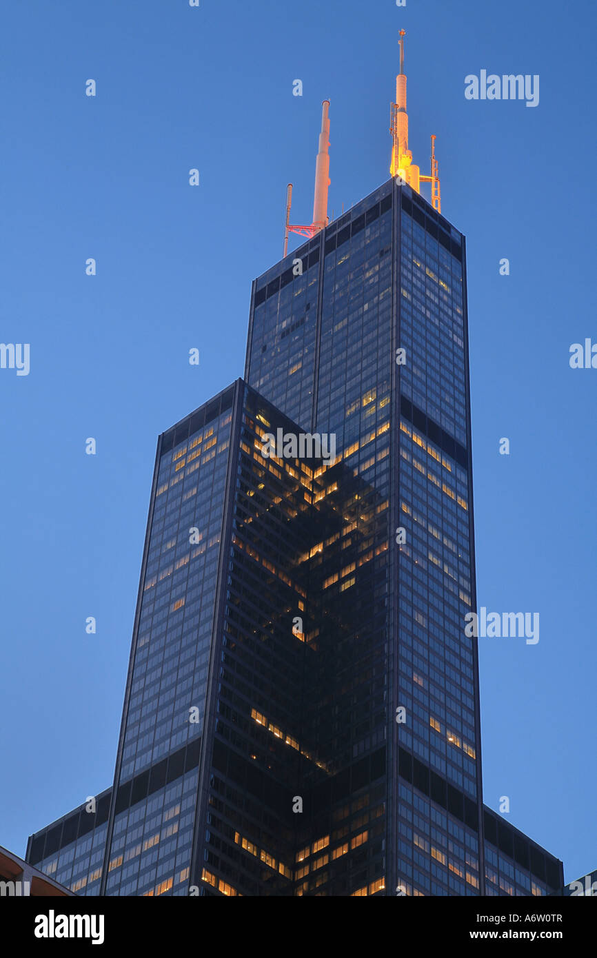 Dopo Chicago's nomination per le olimpiadi estive del 2016, la Sears Tower antenne sono illuminati con i colori del th Foto Stock