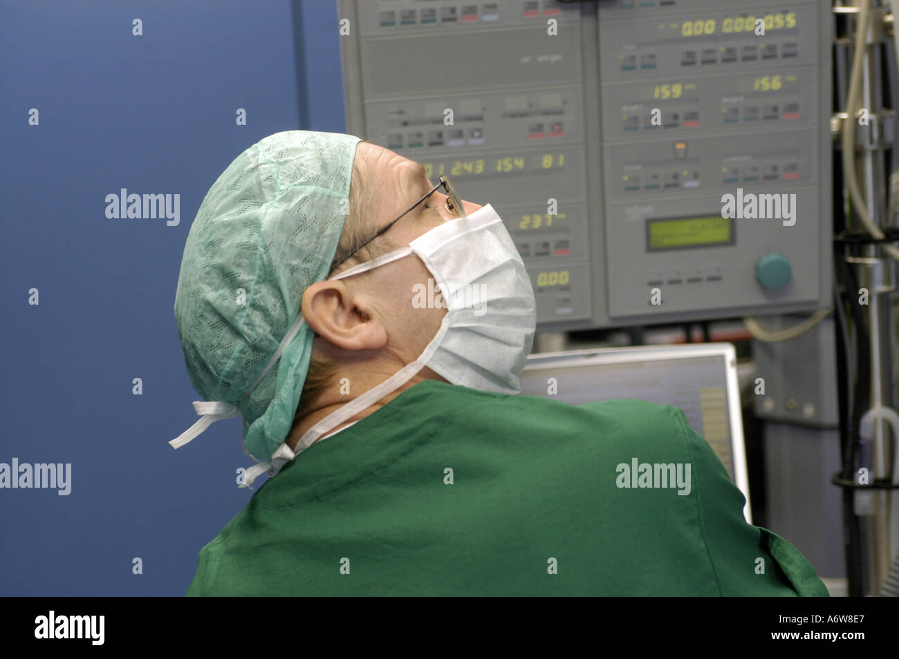 DEU Deutschland Westdeutsches Herzzentrum Essen Klinik fuer Thorax und Kardiovaskulare Chirurgie Herz Lungen Maschine DEU Germania Essen Centro di cuore della Germania Ovest clinica per torace e chirurgia cardiovascolare rianimazione cardiopolmonare WICHTIG Fotos duerfen nicht fuer Werbung PR anderer Kliniken Krankenhaeuser eingesetzt werden Foto Stock