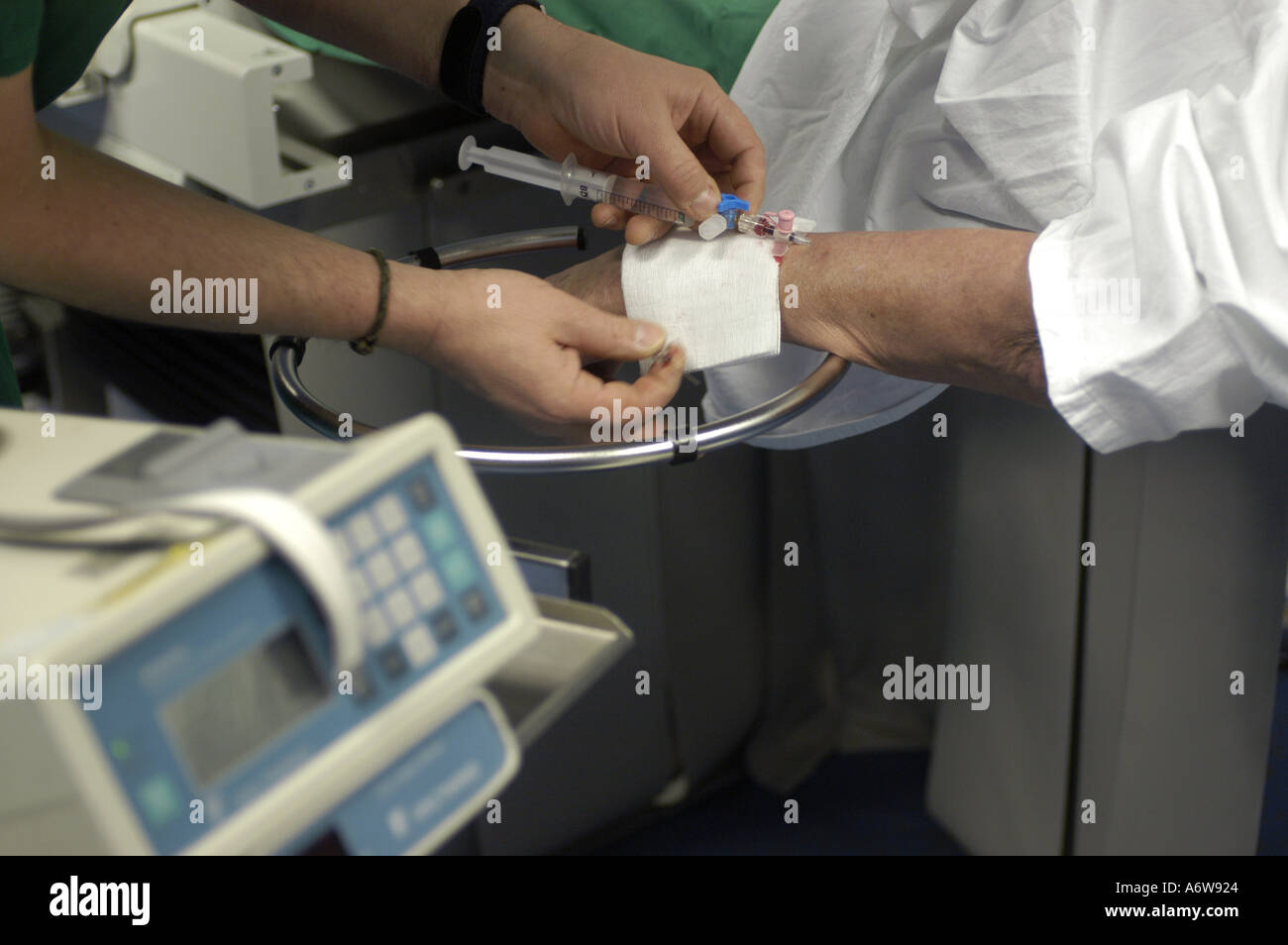 DEU Deutschland Westdeutsches Herzzentrum Essen Klinik fuer Kardiologie Hybridraum DEU Germania Essen Centro di cardiologia della Germania Ovest clinica per la cardiologia HYBRID room WICHTIG Fotos duerfen nicht fuer Werbung PR anderer Kliniken Krankenhaeuser eingesetzt werden Foto Stock