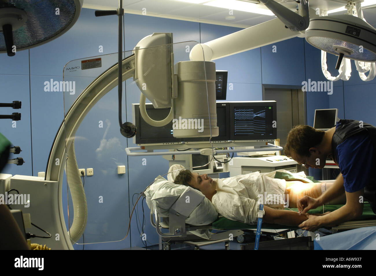 DEU Deutschland Westdeutsches Herzzentrum Essen Klinik fuer Kardiologie Hybridraum DEU Germania Essen Centro di cardiologia della Germania Ovest clinica per la cardiologia HYBRID room WICHTIG Fotos duerfen nicht fuer Werbung PR anderer Kliniken Krankenhaeuser eingesetzt werden Foto Stock