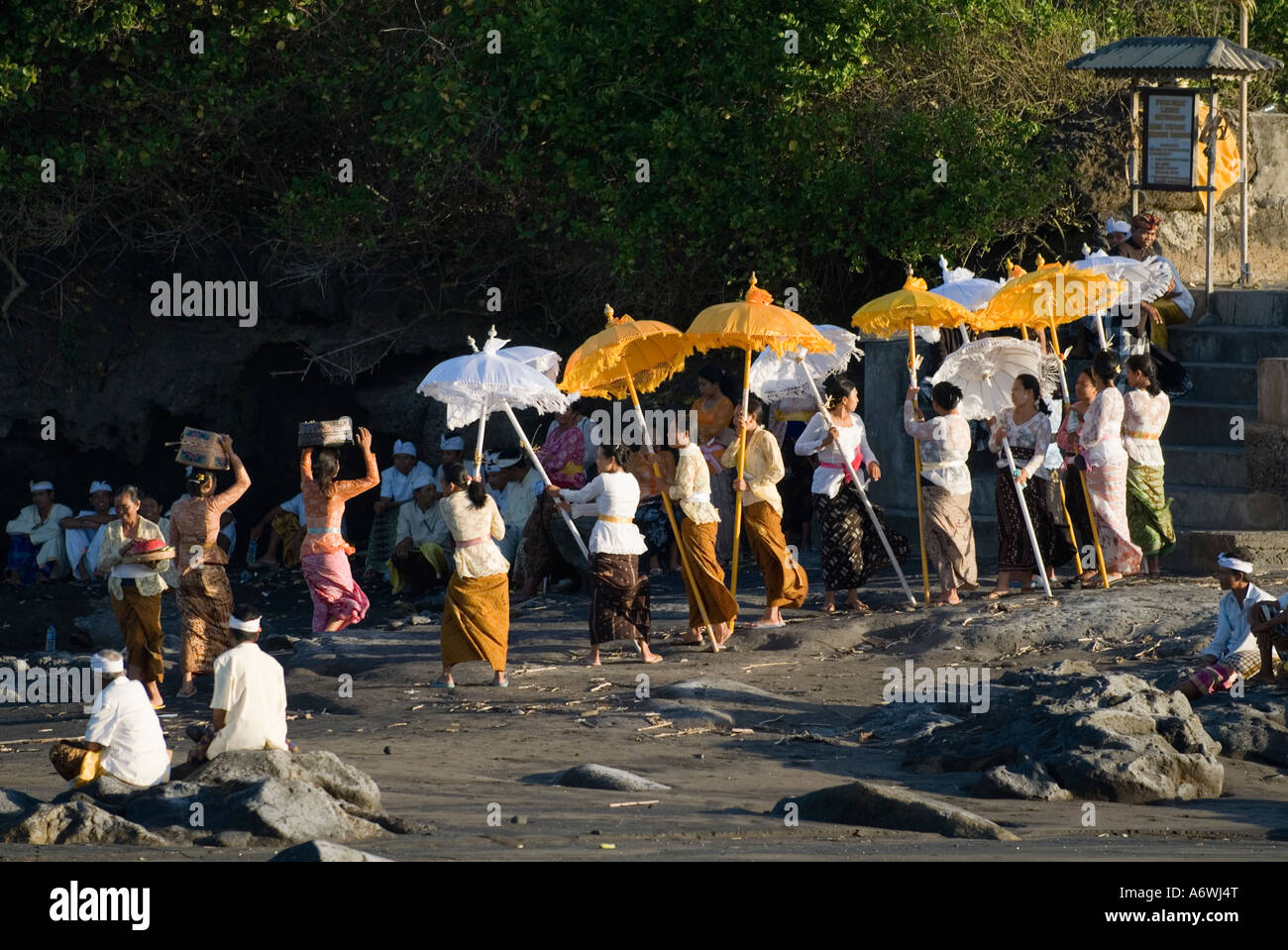 Popolo balinese a cerimonia religiosa Foto Stock