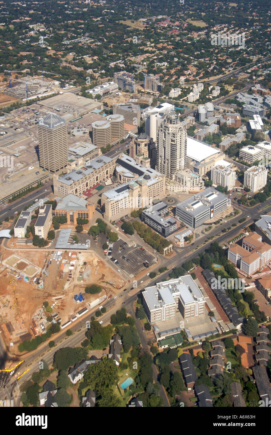 Vista aerea del complesso commerciale Sandton City nella periferia nord di Johannesburg, Sud Africa. Foto Stock
