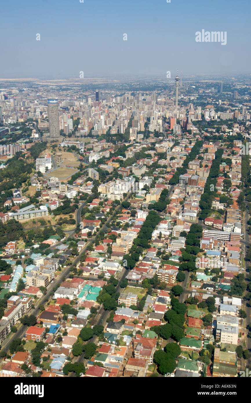 Vista aerea del centro di Johannesburg e i suoi sobborghi orientali in Sud Africa. Foto Stock