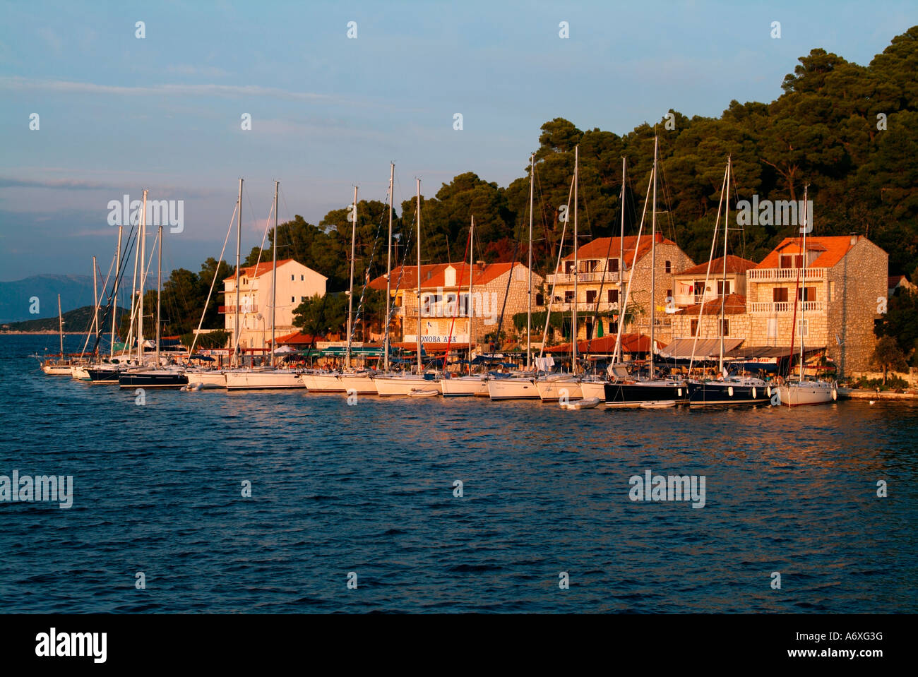 Porto di Pomena sull'Isola di Meleda sulla costa dalmata della Croazia Foto Stock