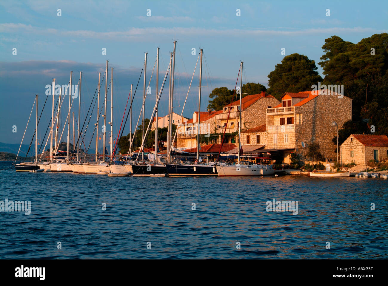 Porto di Pomena sull'Isola di Meleda sulla costa dalmata della Croazia Foto Stock