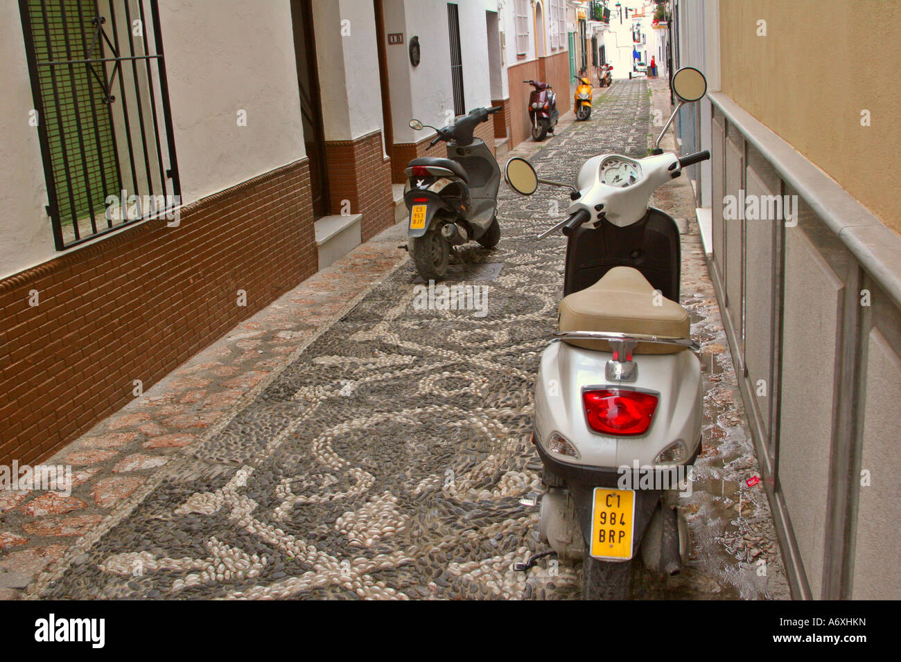 Ciclomotore parcheggiato in spagnolo strada laterale Foto Stock