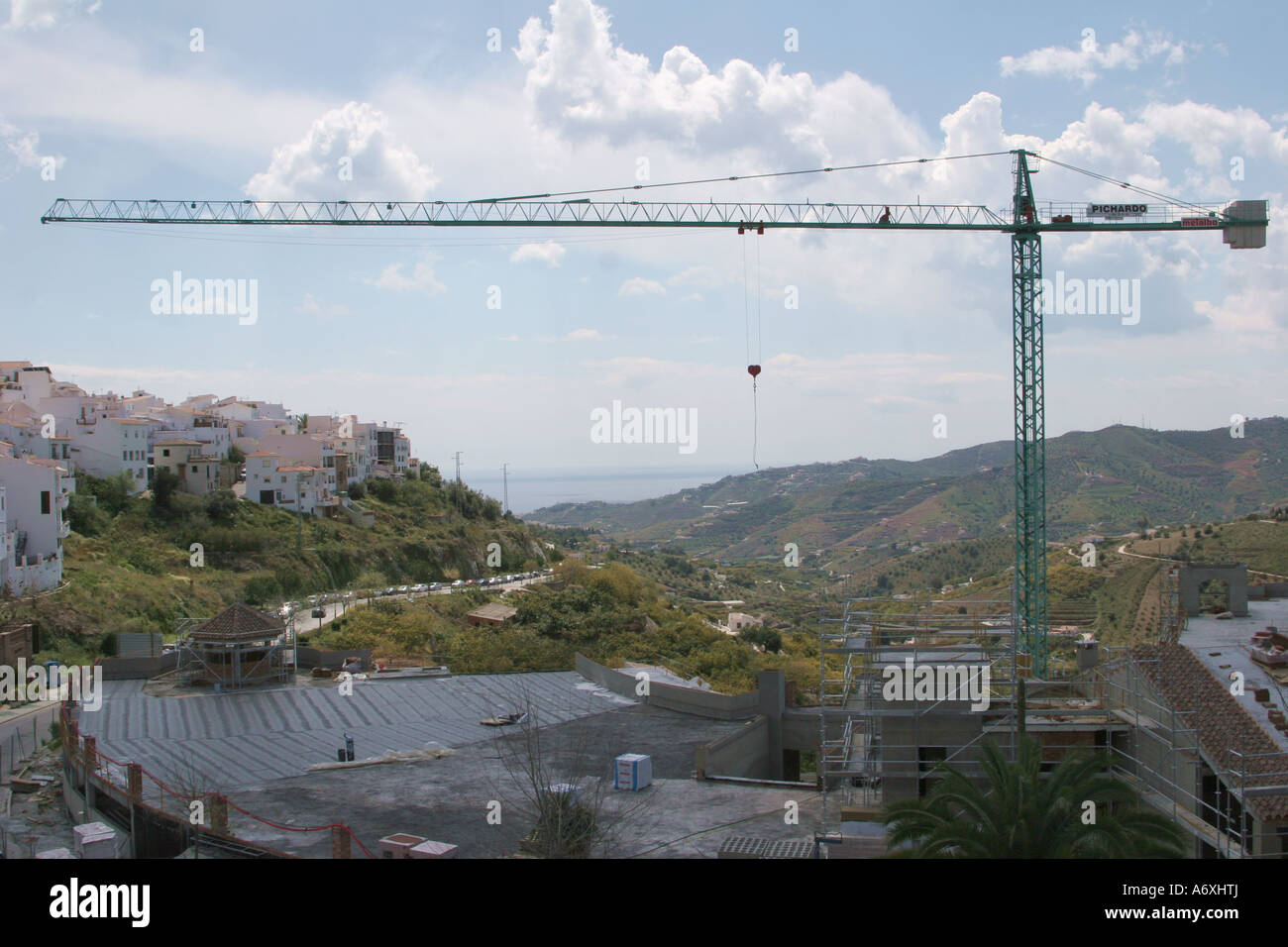 Lavori di costruzione in piccoli psanish villaggio costiero Foto Stock