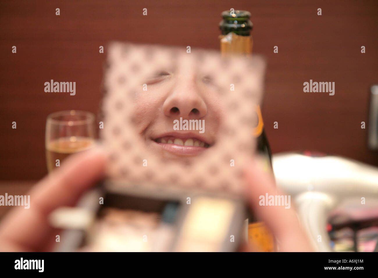 Sposa prepararsi in camera di albergo Foto Stock