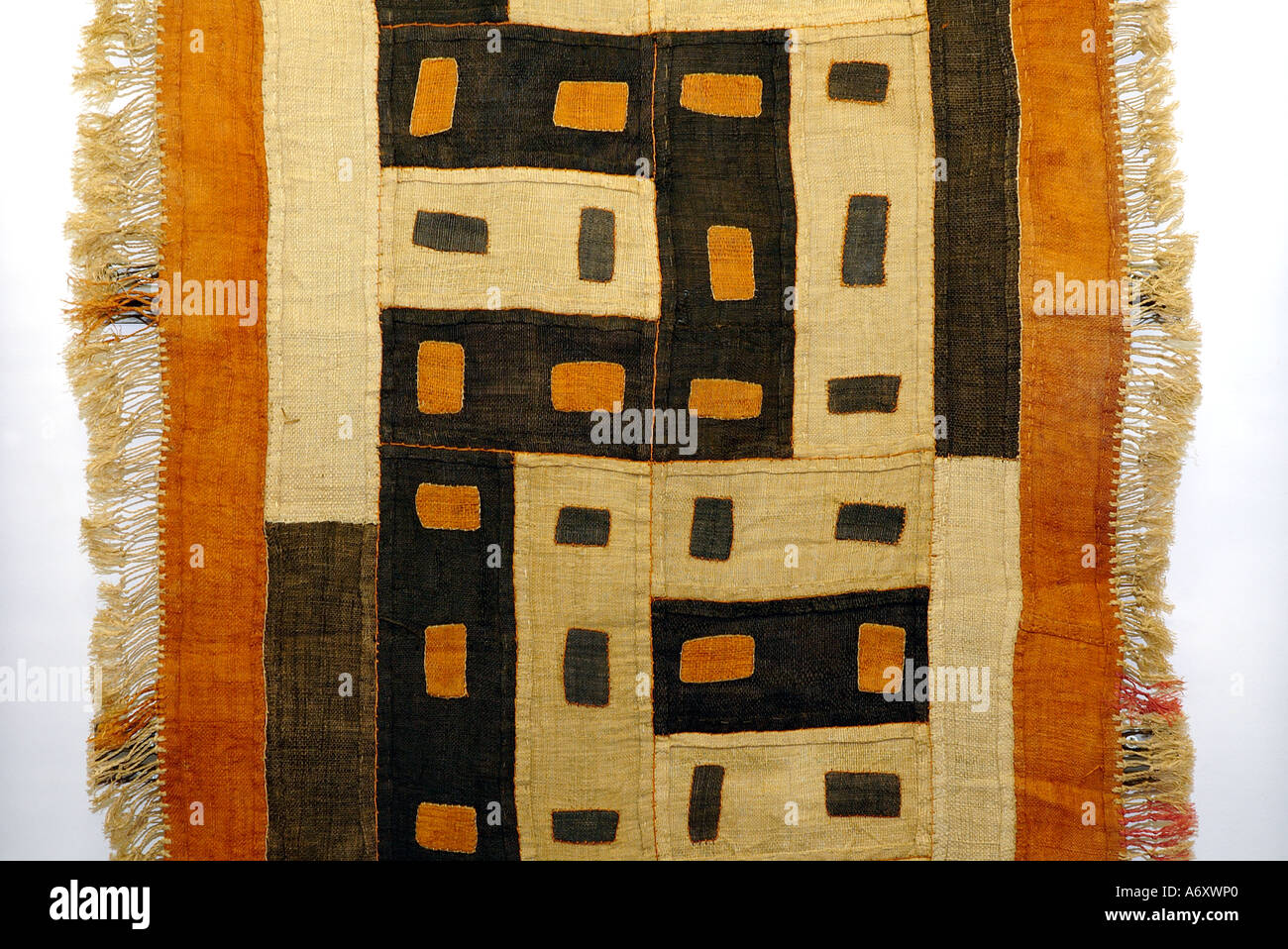 Dettaglio del tessuto lavorato a mano Ewe kente del popolo Ewe del Ghana e del Togo noto per i suoi intricati motivi geometrici e disegni figurativi. Africa Foto Stock