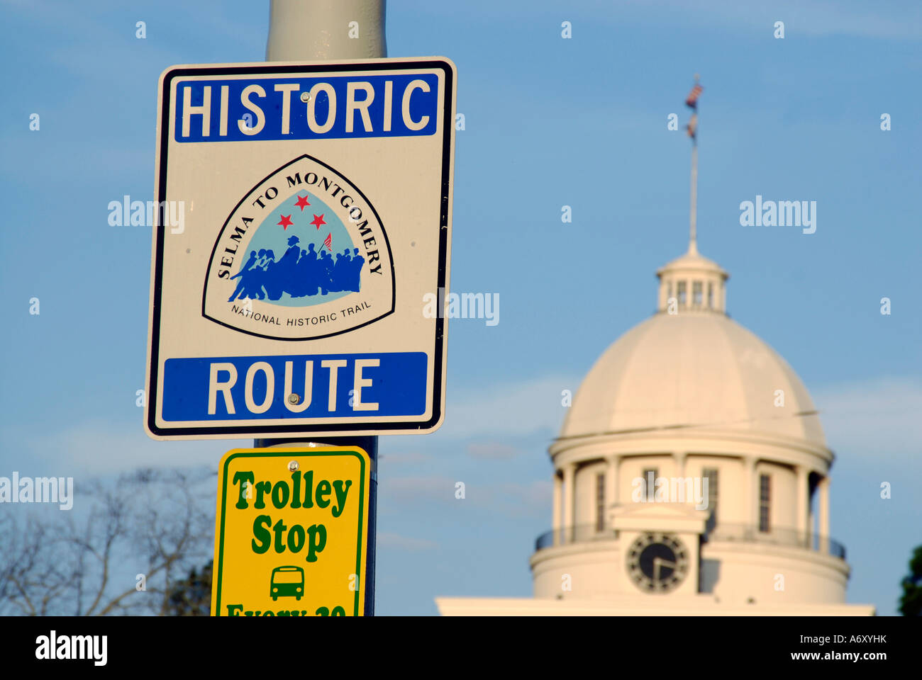Un cartello stradale che mostra percorso storico del movimento per i diritti civili nella città di Montgomery in Alabama al Foto Stock