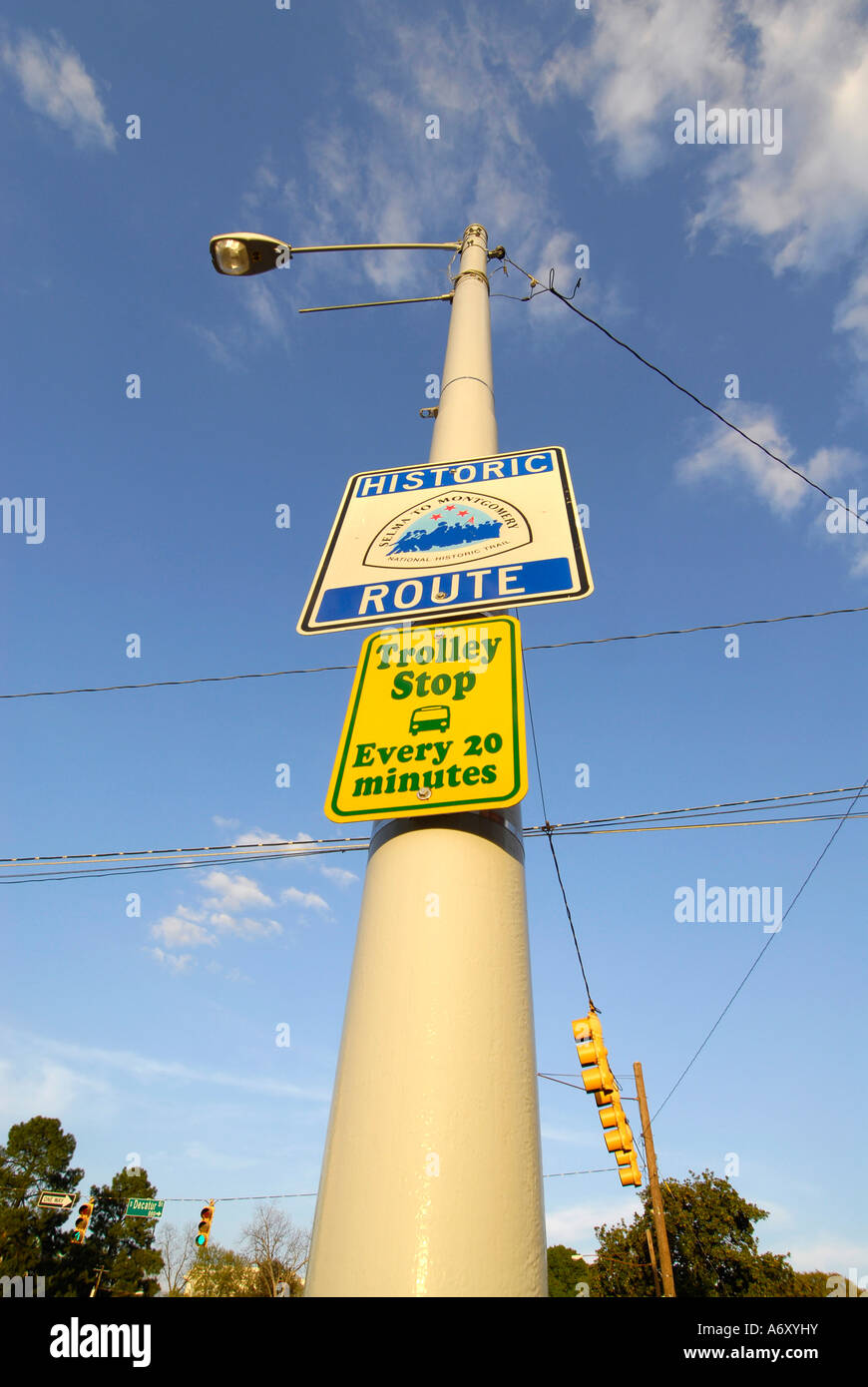 Un cartello stradale che mostra percorso storico del movimento per i diritti civili nella città di Montgomery in Alabama al Foto Stock