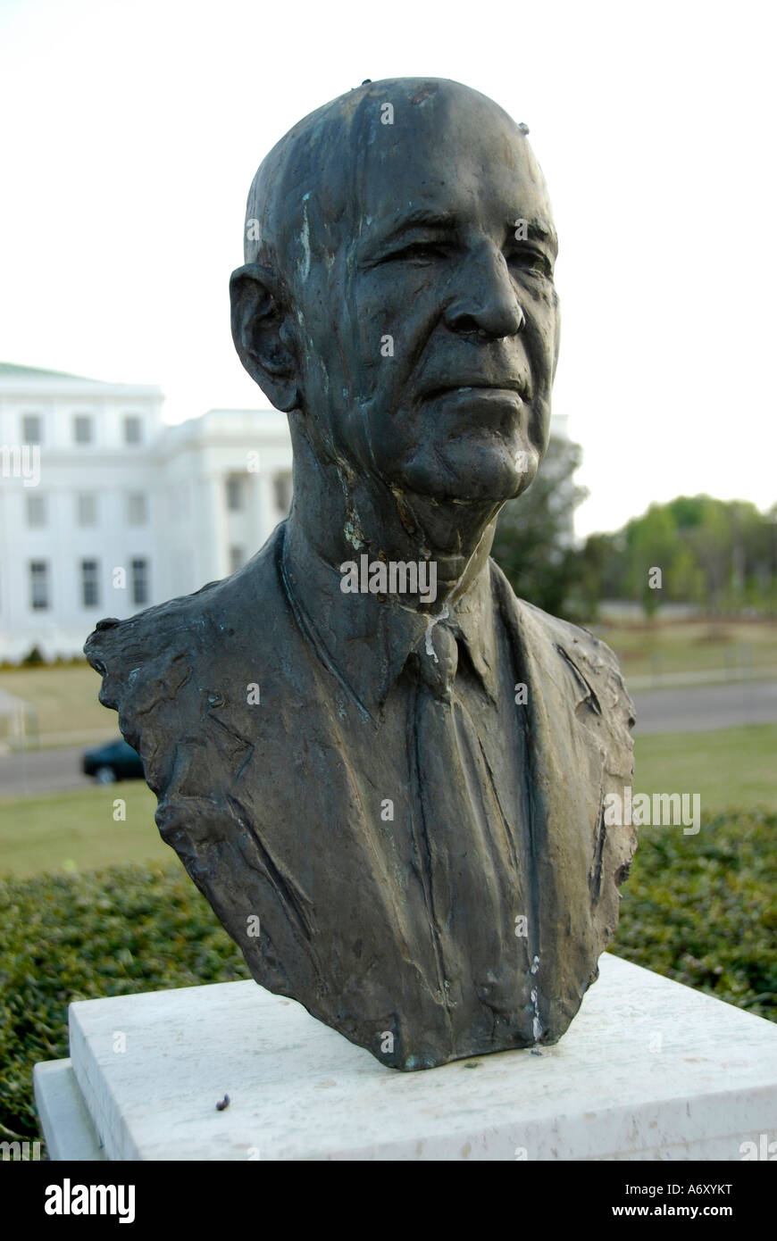 Busto statua del senatore Joseph Lister Hill presso la storica città capitale di Montgomery in Alabama al Foto Stock
