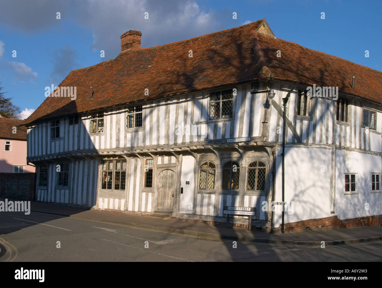 Casa d'angolo di Lady Street Lavenham Suffolk in Inghilterra Foto Stock