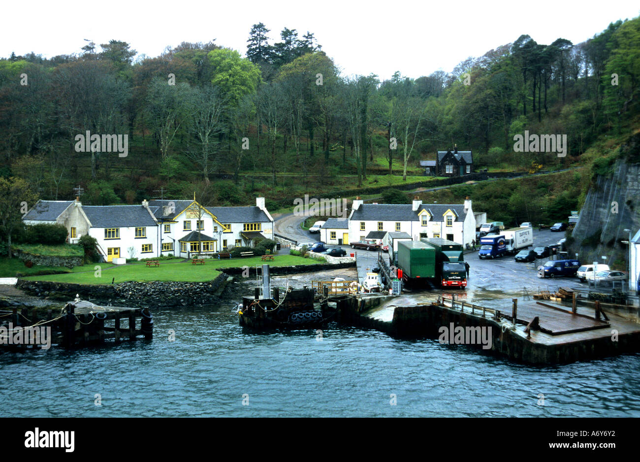 ISLAY Port Harbour Ferry Askaig Scozia Scottish Foto Stock ISLAY Port Harbour Ferry Askaig Scozia Scottish Foto Stock