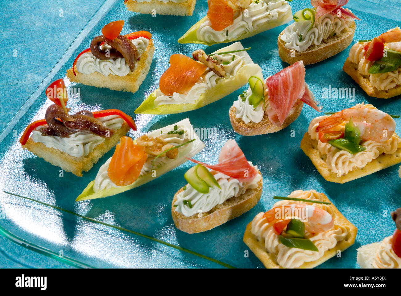 Vassoio di formaggio Filadelfia tartine Foto stock - Alamy