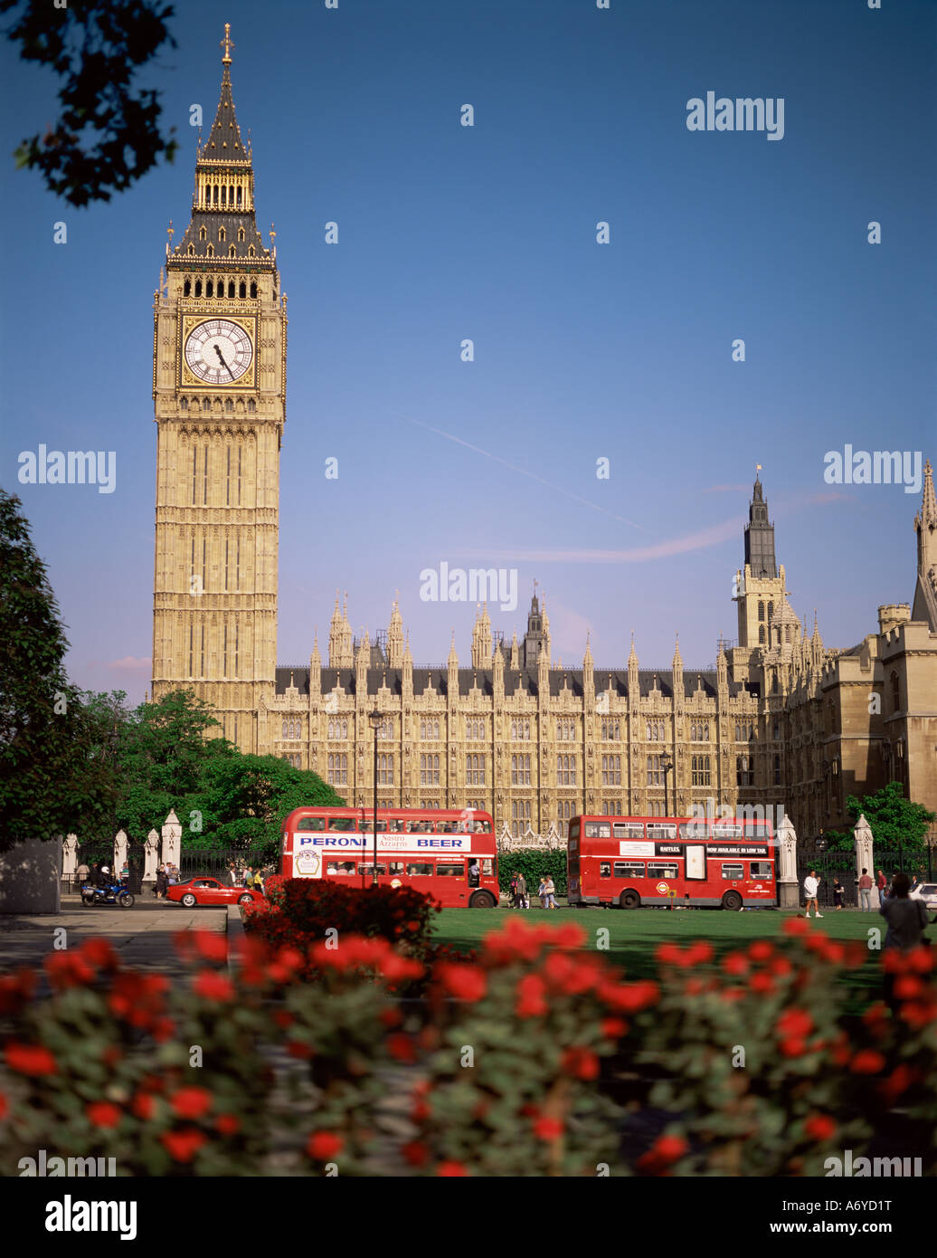 Case del Parlamento Sito Patrimonio Mondiale dell'UNESCO e la piazza del Parlamento Westminster Londra England Regno Unito Europa Foto Stock