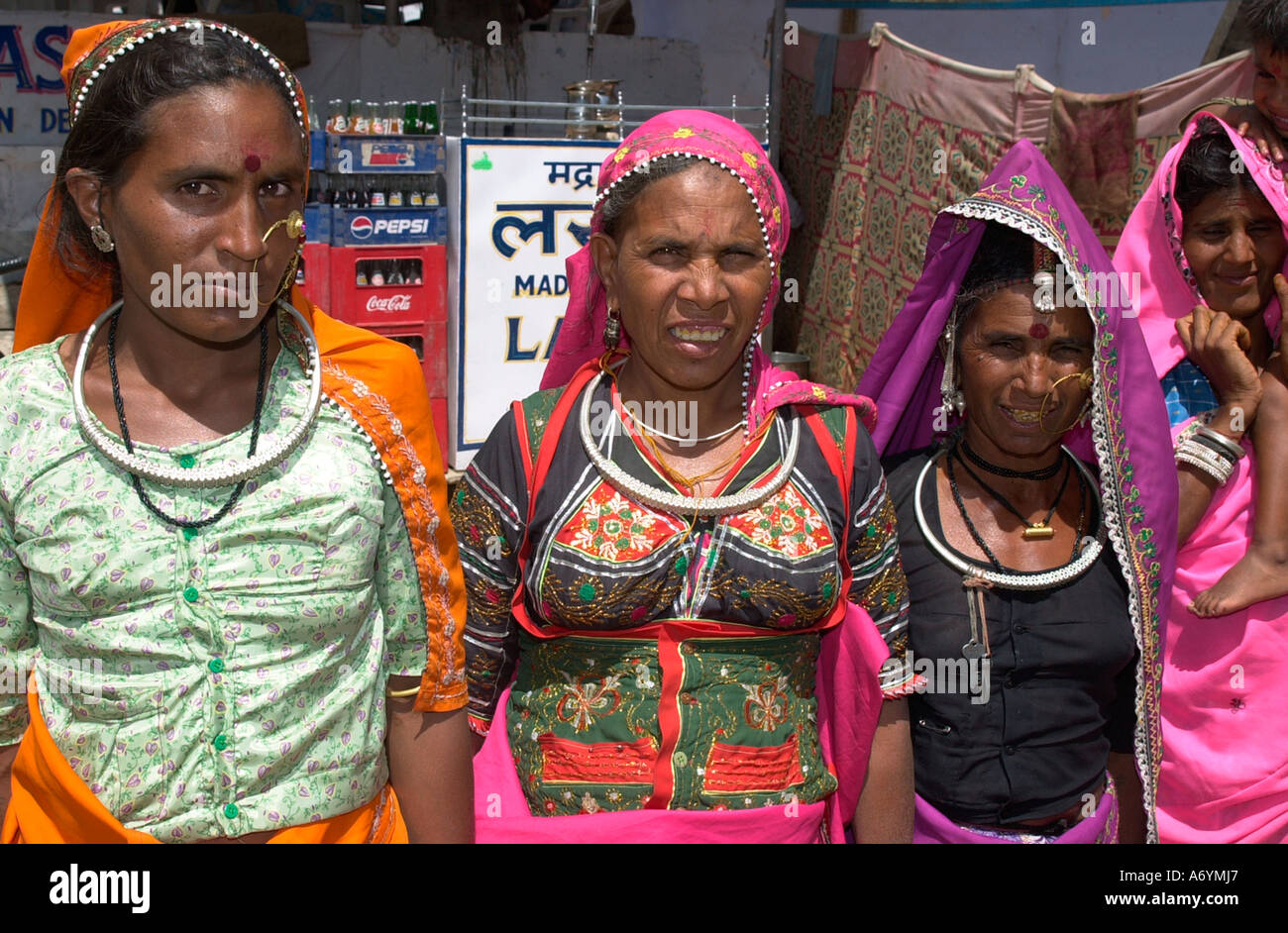 Indiani Nativi donna in abiti tradizionali in Pushkhar, India Rajathan Foto Stock