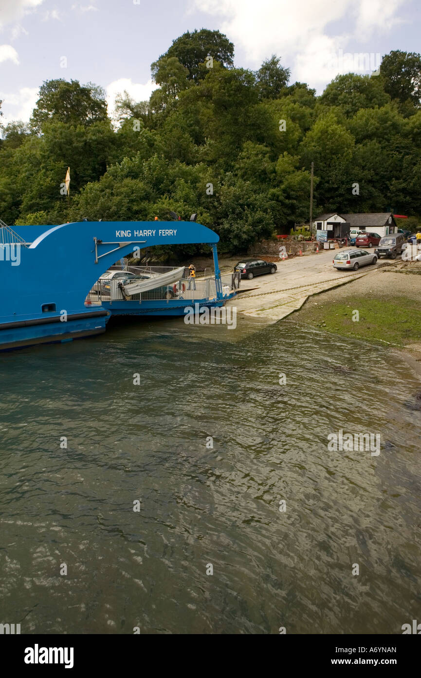 Auto drive sul re Harry traversata in traghetto del Fiume Fal dalla penisola di Roseland a Feock, Cornwall. Foto Stock