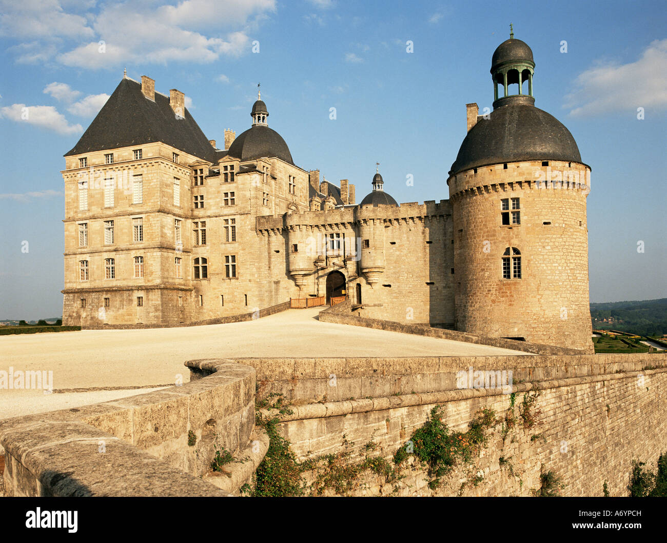 Castello di Hautefort Dordogne Aquitaine Francia Europa Foto Stock