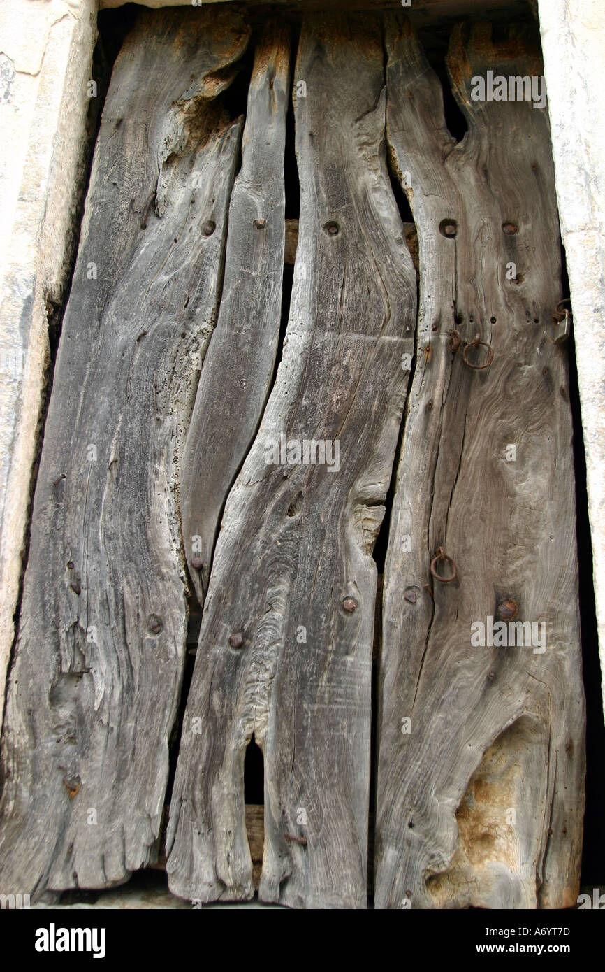 Grecia CICLADI sikinos il tempio di episkopi dettaglio dell'antica porta di legno Foto Stock