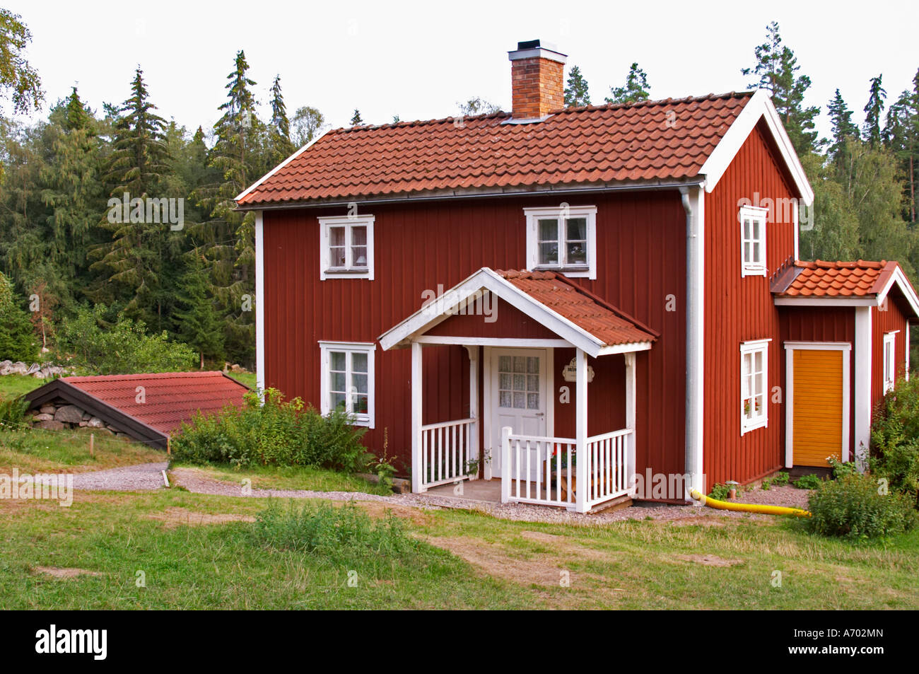 La piccola casa dove il servo o mano Alfred vissuto. La posizione originale in cui Astrid Lindgren della storia di Emil in Lonne Foto Stock