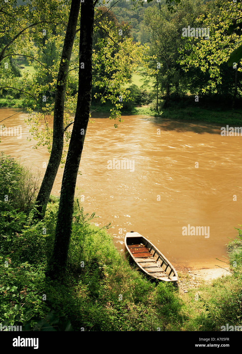 Fiume Lot vicino Estang Midi Pirenei Francia Europa Foto Stock