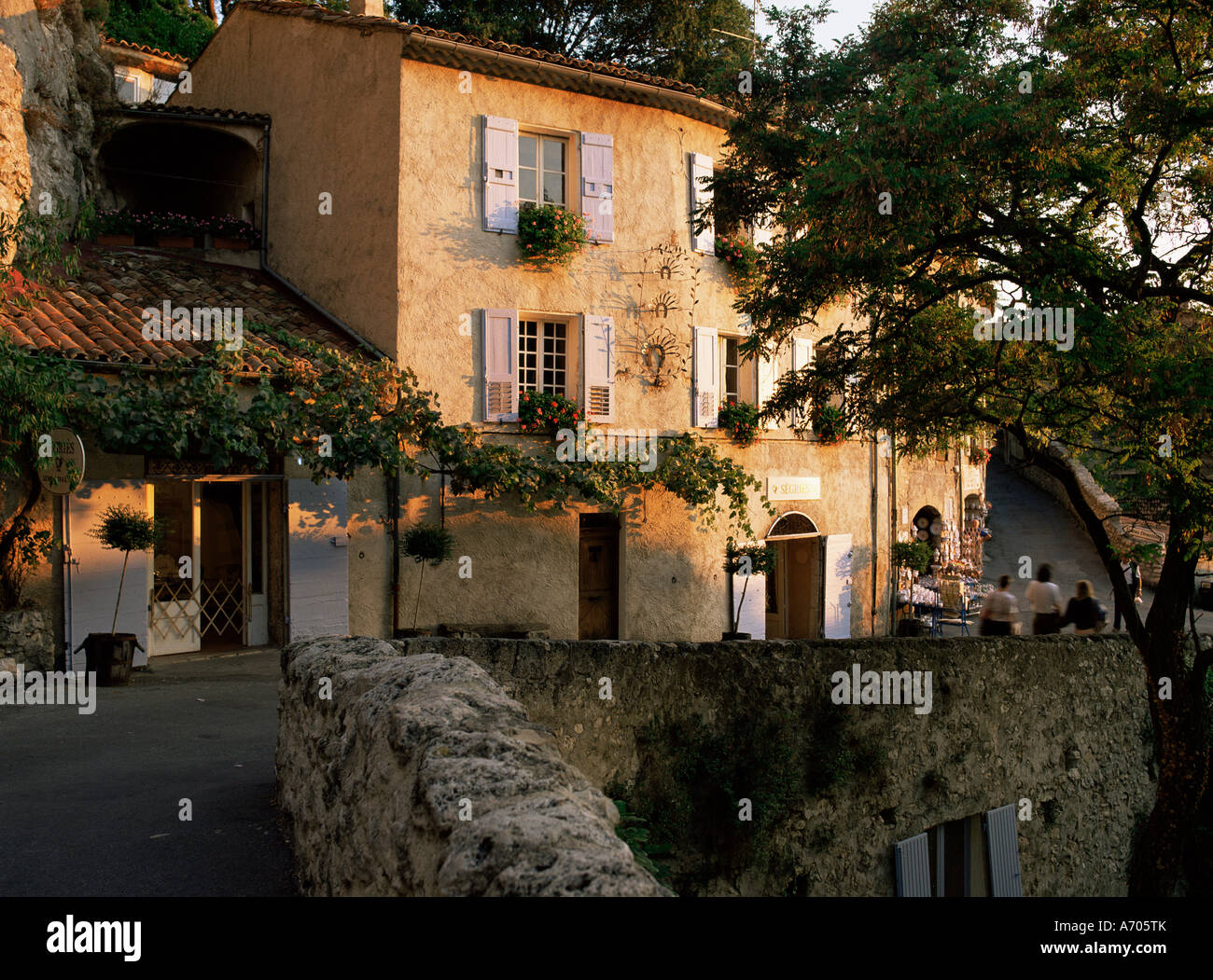 Villaggio di Moustiers Ste Marie Alpes de Haute Provence Provence Francia Europa Foto Stock