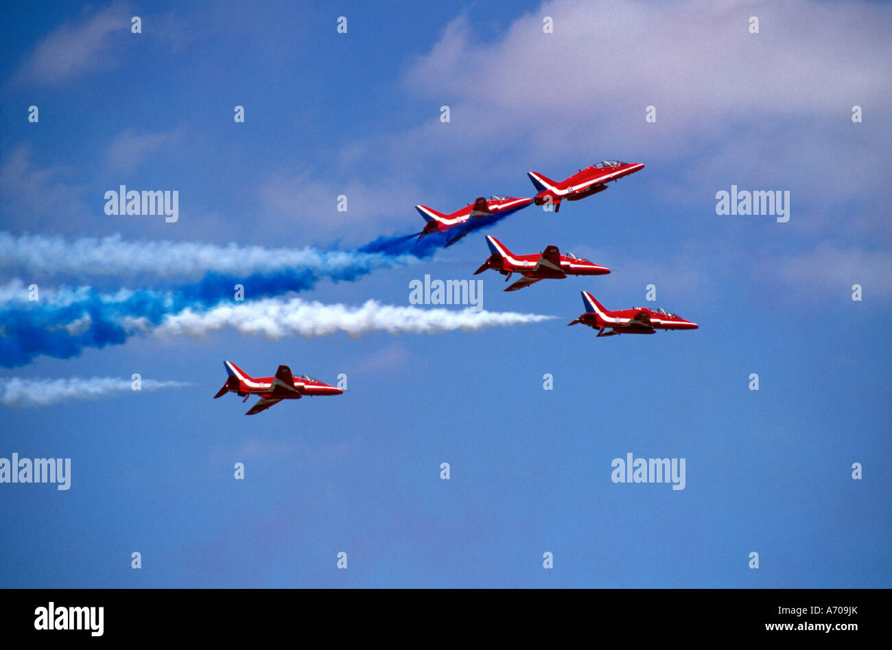 Royal Air Force frecce rosse per i voli in formazione visualizza team contro il cielo blu Luglio 1995 Foto Stock