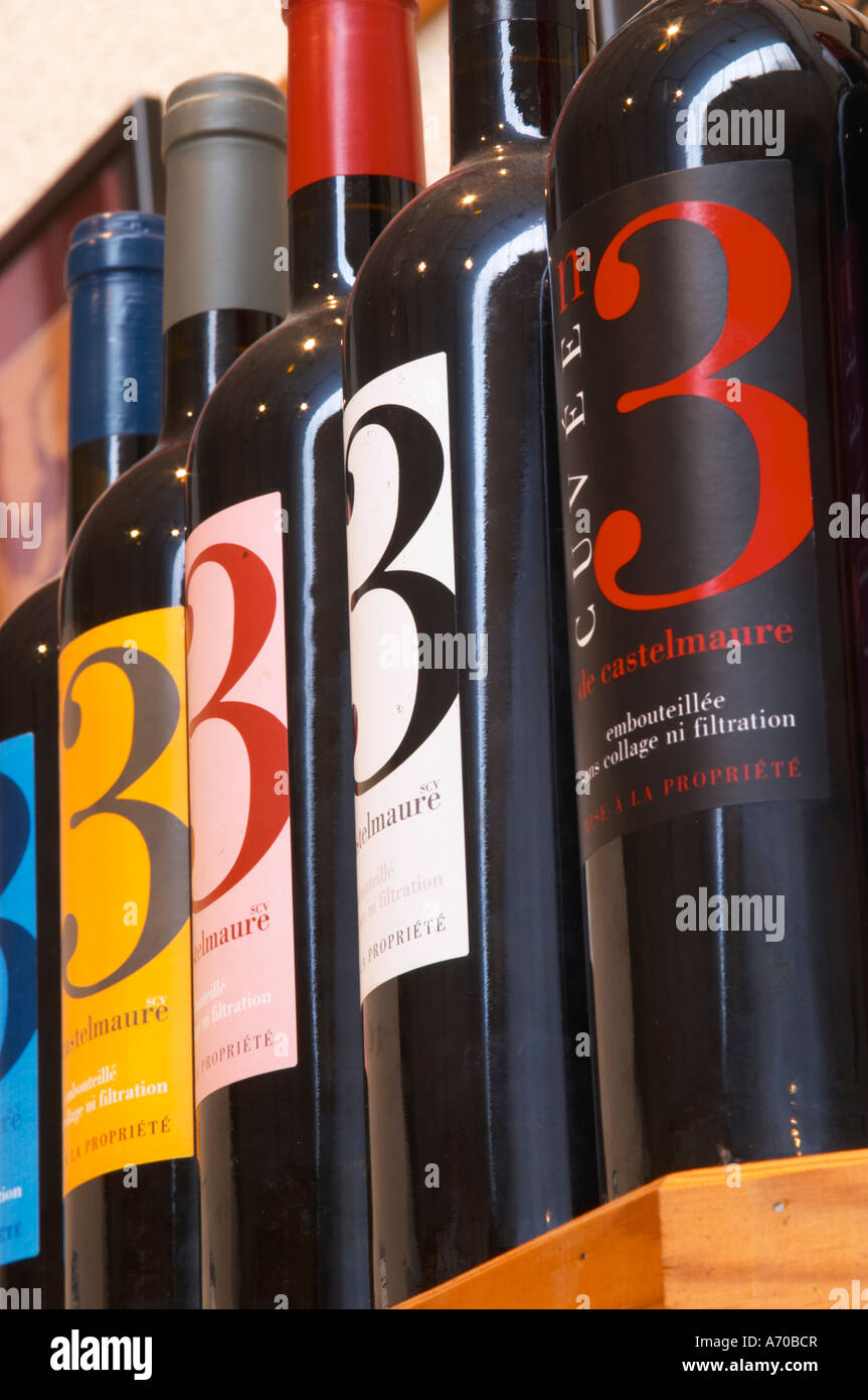 Cuvee numero 3 tre. Embres et Castelmaure Grotta cooperativa co-operativa. Les Corbieres. Languedoc. Il negozio del vino e la sala di degustazione. La Francia. L'Europa. Bottiglia. Foto Stock