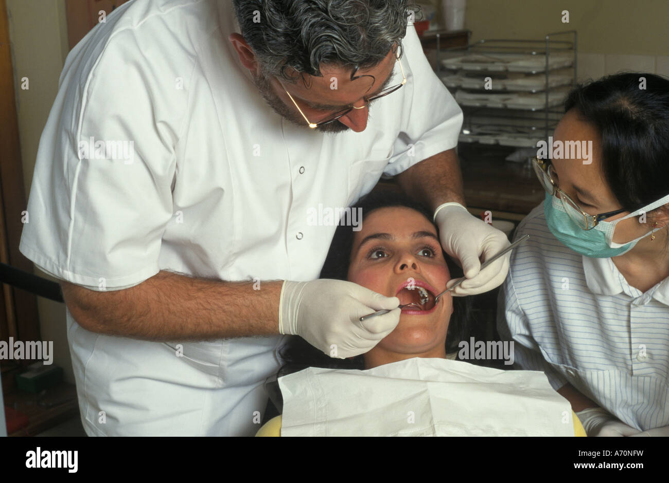 Donna presso il dentista Foto Stock
