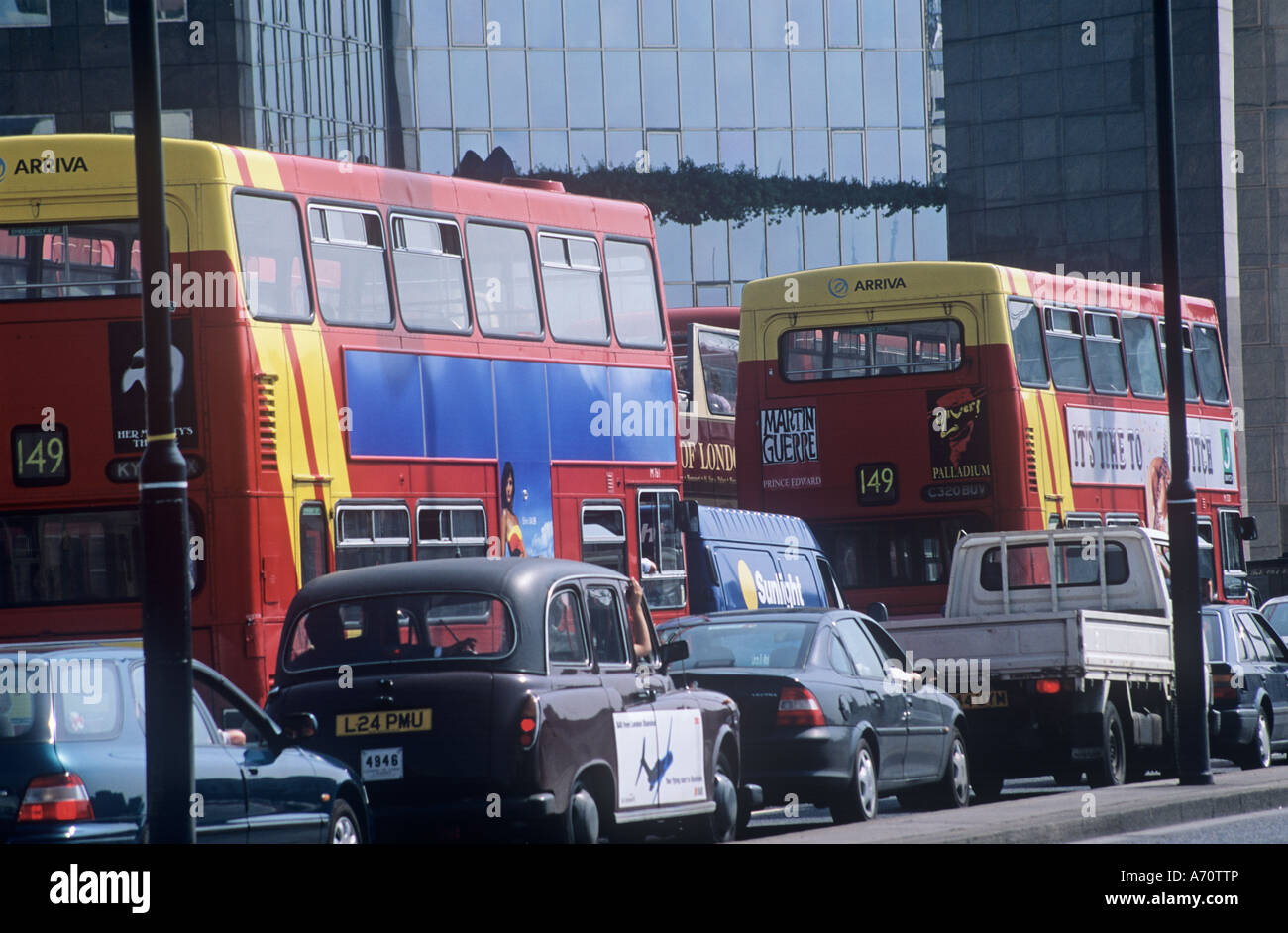 Traffico congestionato nel centro di Londra, London Bridge, Londra, Inghilterra, Regno Unito, GB. Foto Stock