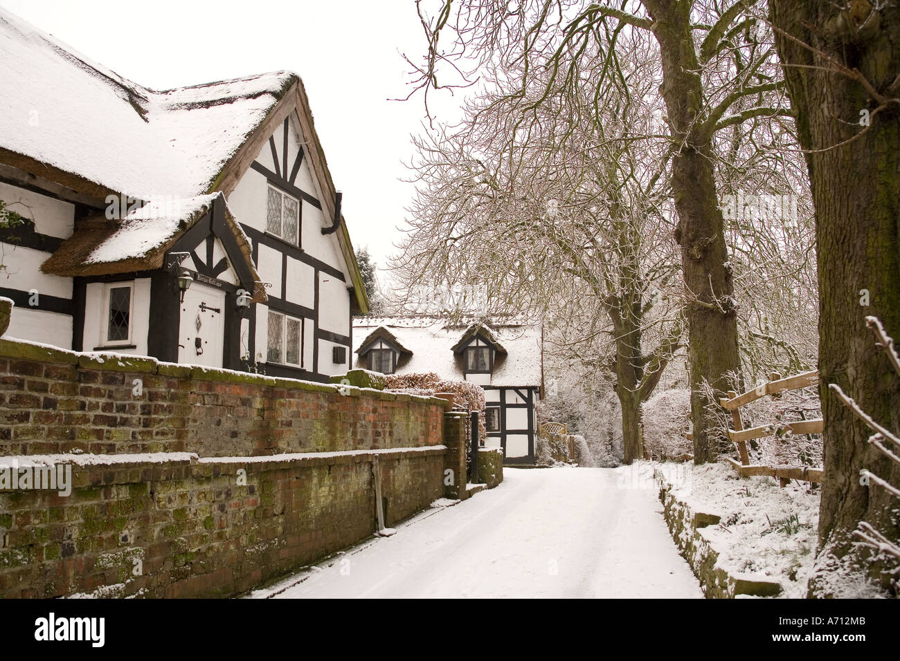 Cheshire inverno bramhall stockport Benja cottage di piegatura nella neve Foto Stock