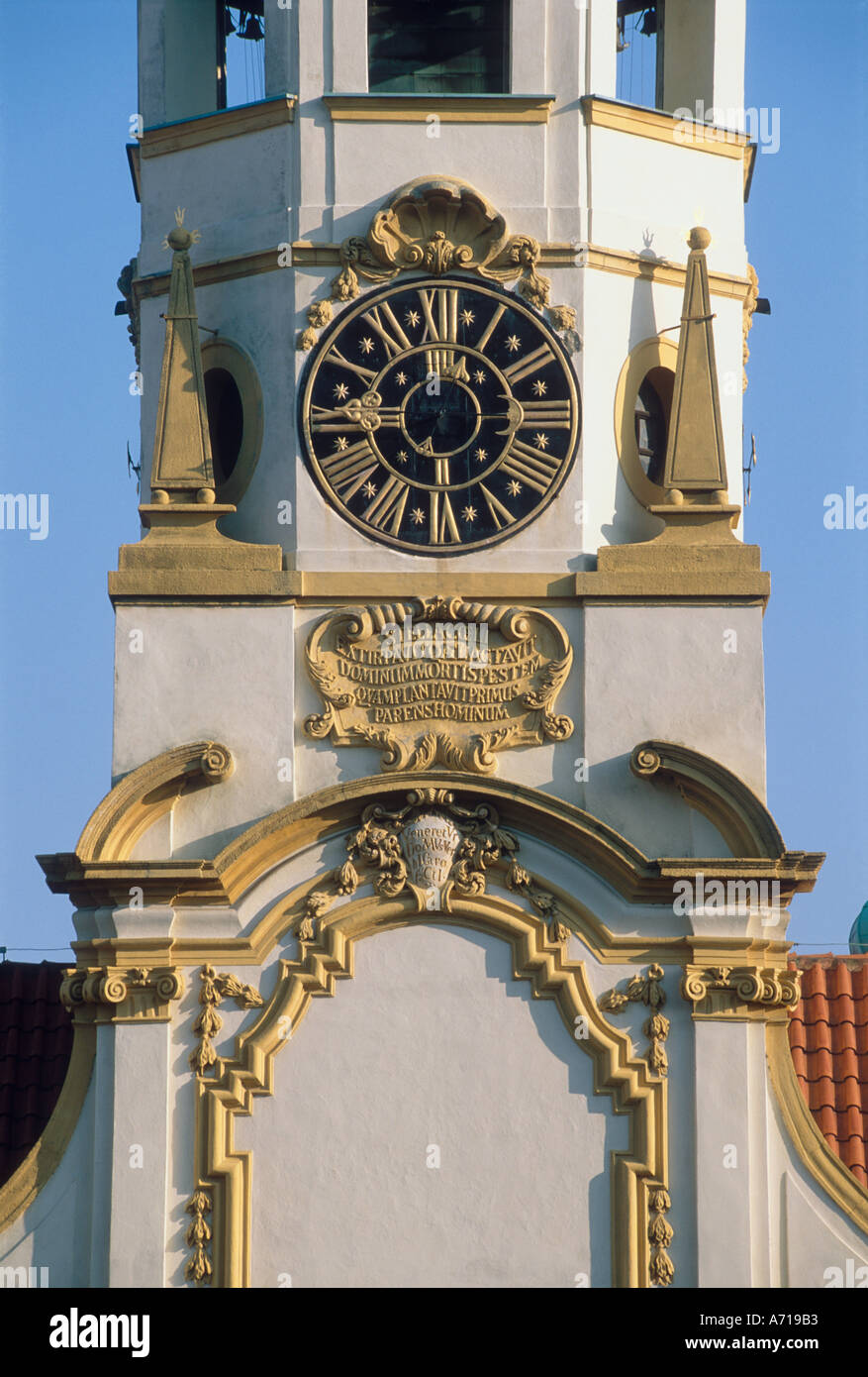 Orologio e torre campanaria del Loreto Praga Repubblica Ceca Foto Stock
