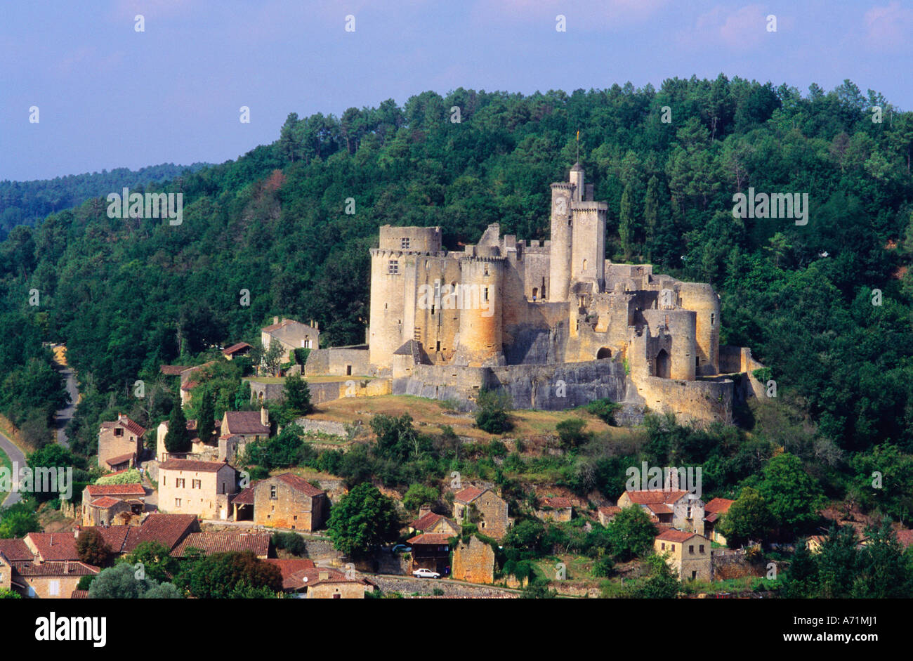 Europa Francia Valle della Dordogna Aquataine Chateau de Bonaguil Foto Stock