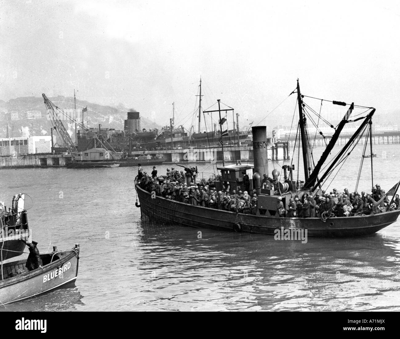 Eventi, Seconda guerra mondiale / seconda guerra mondiale, Francia, Dunkerque, evacuazione delle truppe alleate 26.5.1940 - 4.6.1940, arrivo di una barca con soldati francesi in un porto inglese, Foto Stock