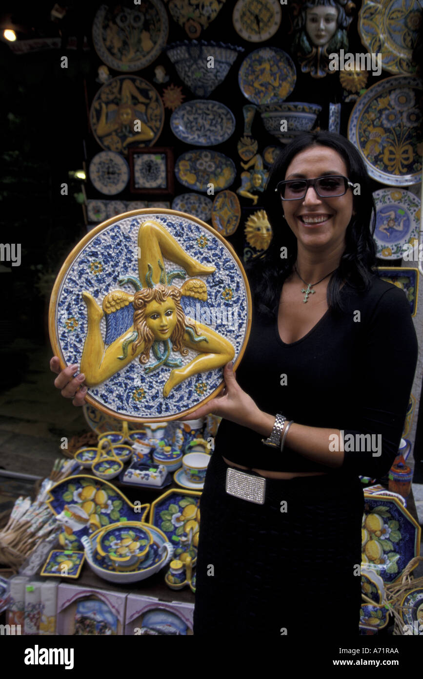L'Italia, sicilia, Taormina. Ceramiche siciliane fornitore. (MR) Foto Stock