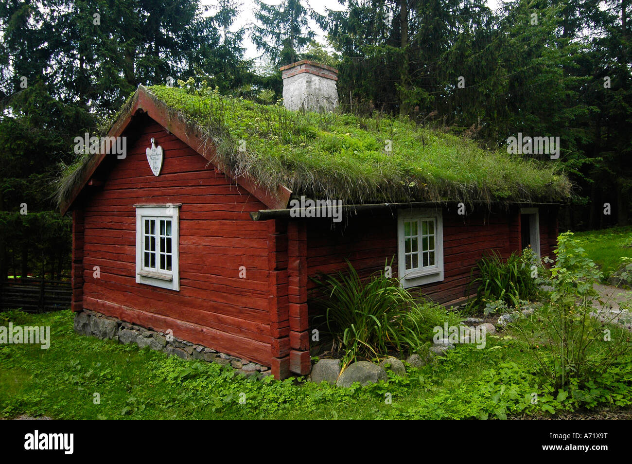 Inizio del XIX secolo Soldier's cottage da Småland in Svezia che ora possono essere visti al museo all'aperto di Skansen a Stoccolma Foto Stock